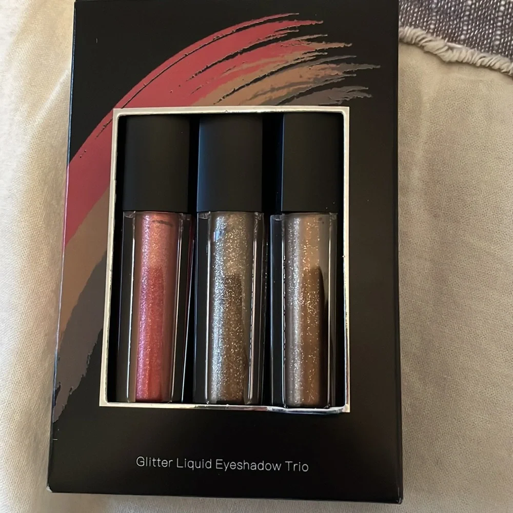 Makeup Bundle - Picture 3 of 5